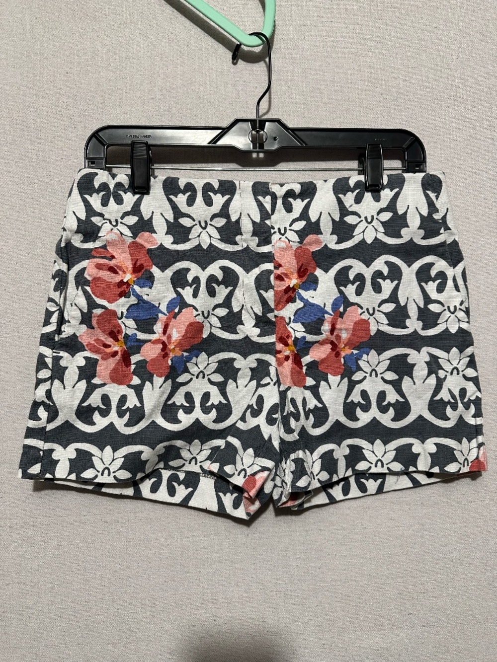 Loft Riviera Shorts - size 2